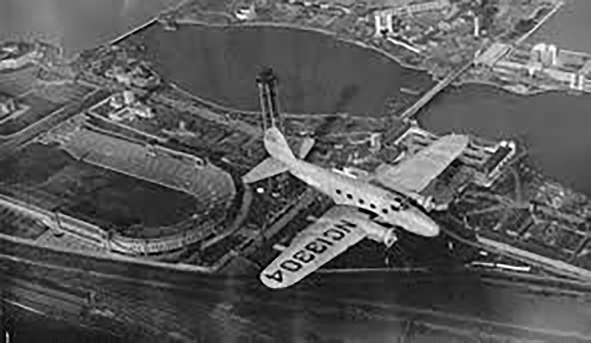 El Boeing 247D de United Airlines explotó en el aire y causó la muerte de siete personas