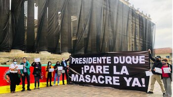 Mayo 5 de 2021 - Manifestantes empiezan a llegar a la Plaza de Bolivar en Bogotá.