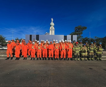 El Cuerpo de Bomberos de El Salvador inspeccionó bares, restaurantes, hoteles, gasolineras y ventas de gas para verificar medidas de seguridad. (Foto cortesía Cuerpo de Bomberos El Salvador)