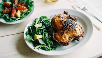 Una dieta alta en proteínas,