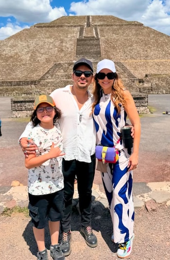 Ana y Dante volaron a México para pasar tiempo con su papá - crédito @karylamas / IG