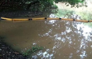 El crudo está contenido mediante