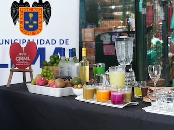 Presentan piscos sours con chicha