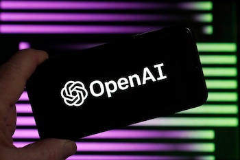 OpenAI dio a conocer que varios de sus modelos de IA decidían ocultar sus errores. (AP foto/Richard Drew)
