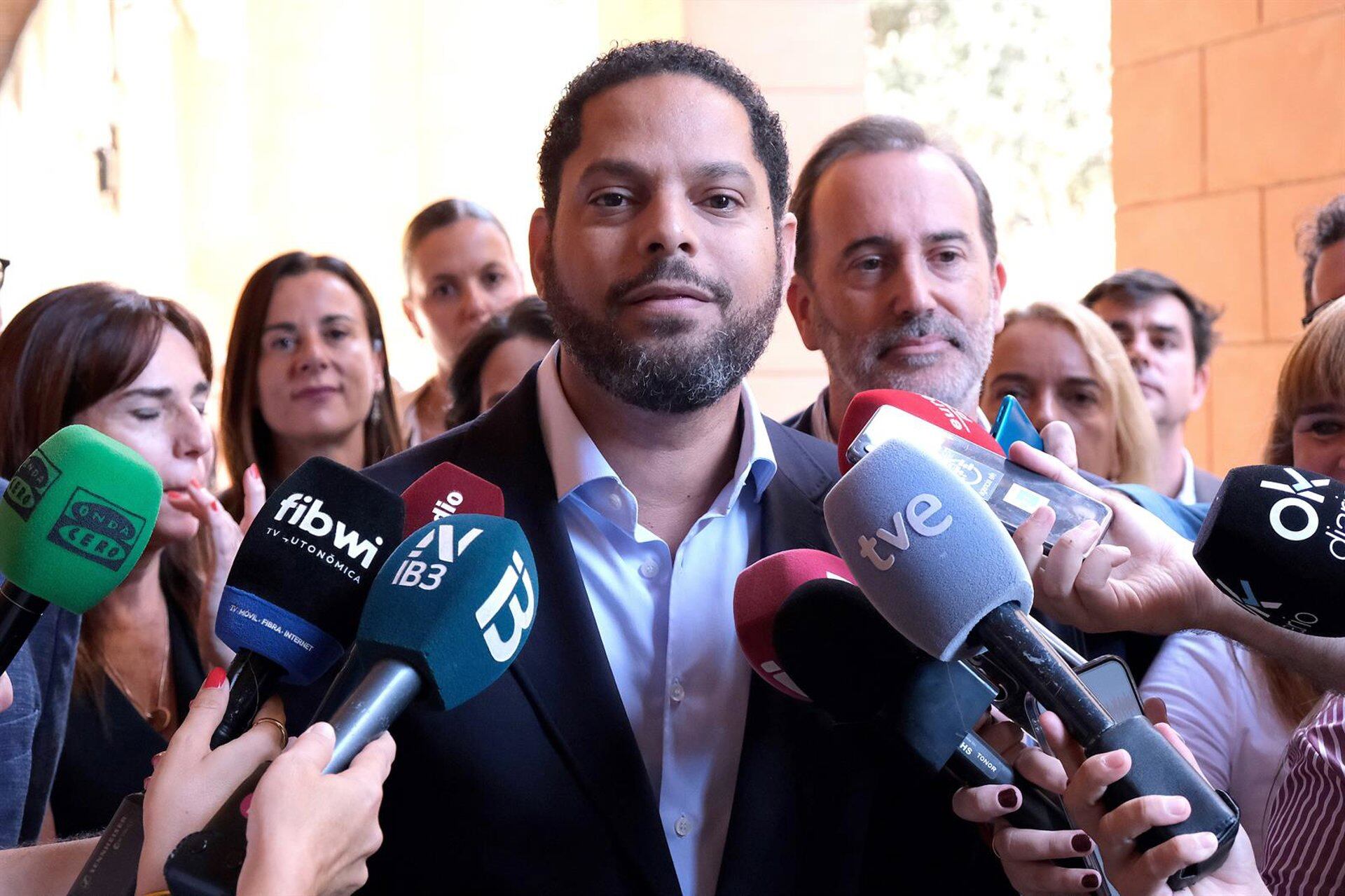 Garriga (Vox) avisa al PP que si no «pone los intereses de los valencianos en el centro» responderá ante los electores