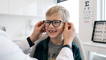 Gafas especiales frenan más de un 70% el avance de la miopía infantil, según un ensayo clínico