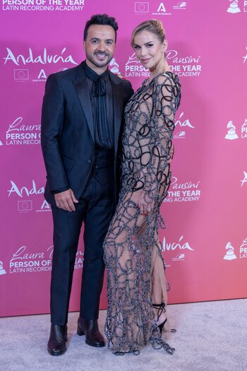 Luis Fonsi y su mujer