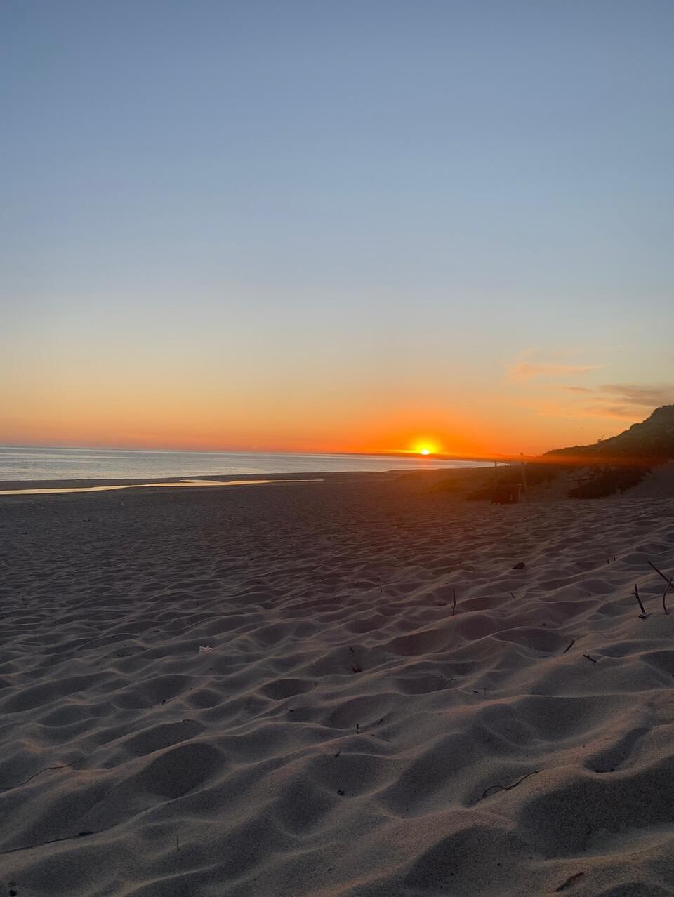 El trío Fernández Rousse disfrutó de unas vacaciones en Uruguay junto a su madre y compartieron momentos familiares en la playa