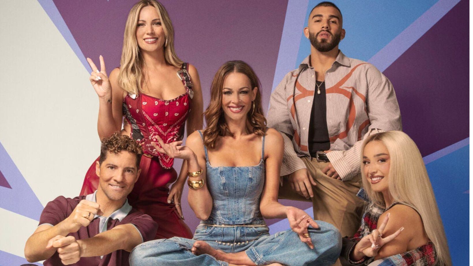 Edurne, Manuel Turizo, David Bisbal y Lola Índigo junto a la presentadora Eva González en