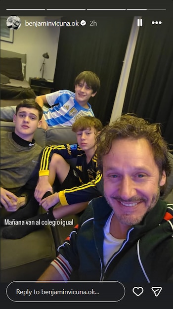 Benjamín Vicuña acompañó la foto del partido con una frase sobre la rutina escolar de sus hijos