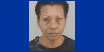 La recompensa por información sobre Alison Agatha Lawrence asciende a 3.500 dólares tras el caso de crueldad animal en el Aeropuerto Internacional de Orlando (CORTESÍA DEPARTAMENTO DE POLICÍA ORLANDO)