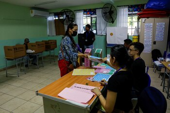 Cerca de tres millones de panameños están llamados a votar este domingo (REUTERS/Daniel Becerril)
