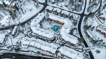 La nevada de abril extiende la temporada de esquí en California