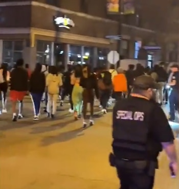 Adolescentes organizan tendencias en Hyde Park de Chicago, causando daños materiales y preocupación comunitaria (Captura Fox News)