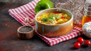 La receta de aprovechamiento que recomiendan los chefs malagueños: “El galipuche es un plato humilde que combina sopa, verduras y tortilla troceada”