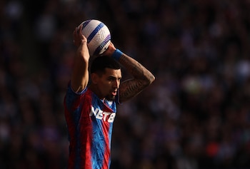 Daniel Muñoz se encuentra dentro