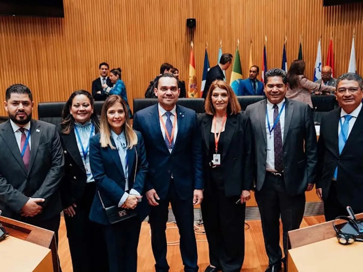 La delegación hondureña visitó este viernes el Senado de España durante su agenda oficial en Madrid. (Foto: Cortesía)