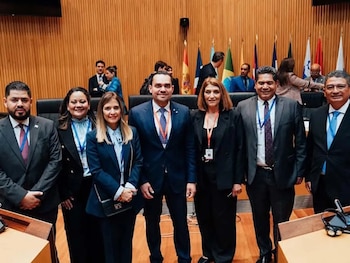 La delegación hondureña visitó este viernes el Senado de España durante su agenda oficial en Madrid. (Foto: Cortesía)