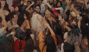 Belinda siendo linchada. (Captura de