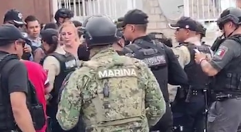 Un operativo de emergencia desplegó efectivos militares y policiales en la calle Jesús García tras la alerta de vecinos. Créditos: Captura de pantalla de video de redes sociales
