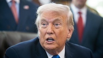 Trump defiende el papel de