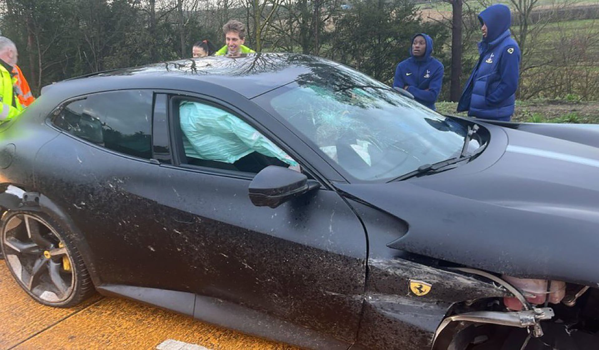 El neumático del vehículo estalló