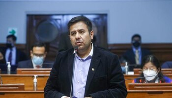 Carlos Zeballos es actualmente congresista