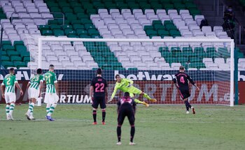 Ramos picó la pelota en