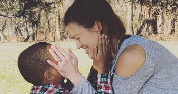 Rachel Garlinghouse con uno de