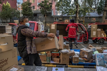 Trabajadores en Pekín, en una