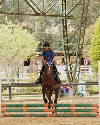Clase de equitación de Emilia