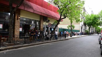 La cadena busca empleados para