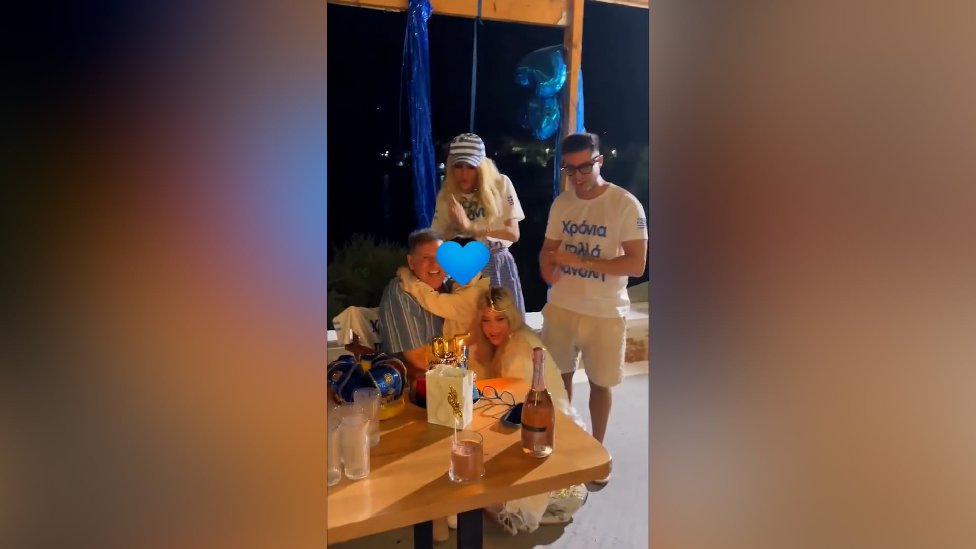 Salvador se llevó todas las miradas en el cumpleaños del abuelo en Grecia