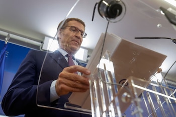 El líder del Partido Popular, Alberto Núñez Feijóo, ofrece una rueda de prensa tras la reunión con el presidente del gobierno en funciones, Pedro Sánchez (EFE/ Juan Carlos Hidalgo)