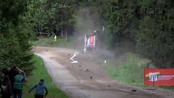Dieron 10 vuelcos, destrozaron su coche en el rally y protagonizaron un milagroso accidente