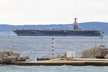 El USS Gerald R. Ford atraca en la ciudad croata de Split el 28 de marzo de 2026. (AP Foto/Tom Dubravec/Archivo)