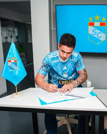 Jesús Pretell renovó con Sporting Cristal y se quedará hasta el 2026.