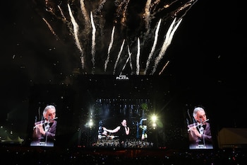 CIUDAD DE MÉXICO, 18ABRIL2026.- El tenor italiano Andrea Bocelli estuvo acompañado del grupo los Ángeles Azules y la cantante Ximena Sariñana durante el concierto gratuito en el Zócalo capitalino.
FOTO: GALO CAÑAS/CUARTOSCURO.COM