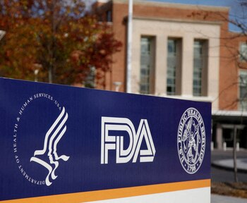 Expertos alertan que los fallos administrativos en la FDA podrían derivar en caos funcional. (REUTERS/Jason Reed/File Photo)