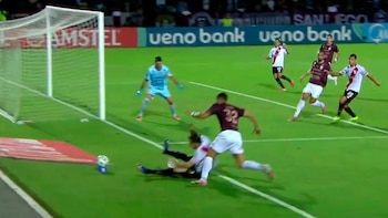 La lupa sobre el penal para River Plate que desperdició Juanfer Quintero y por qué Carabobo debió tener otro expulsado