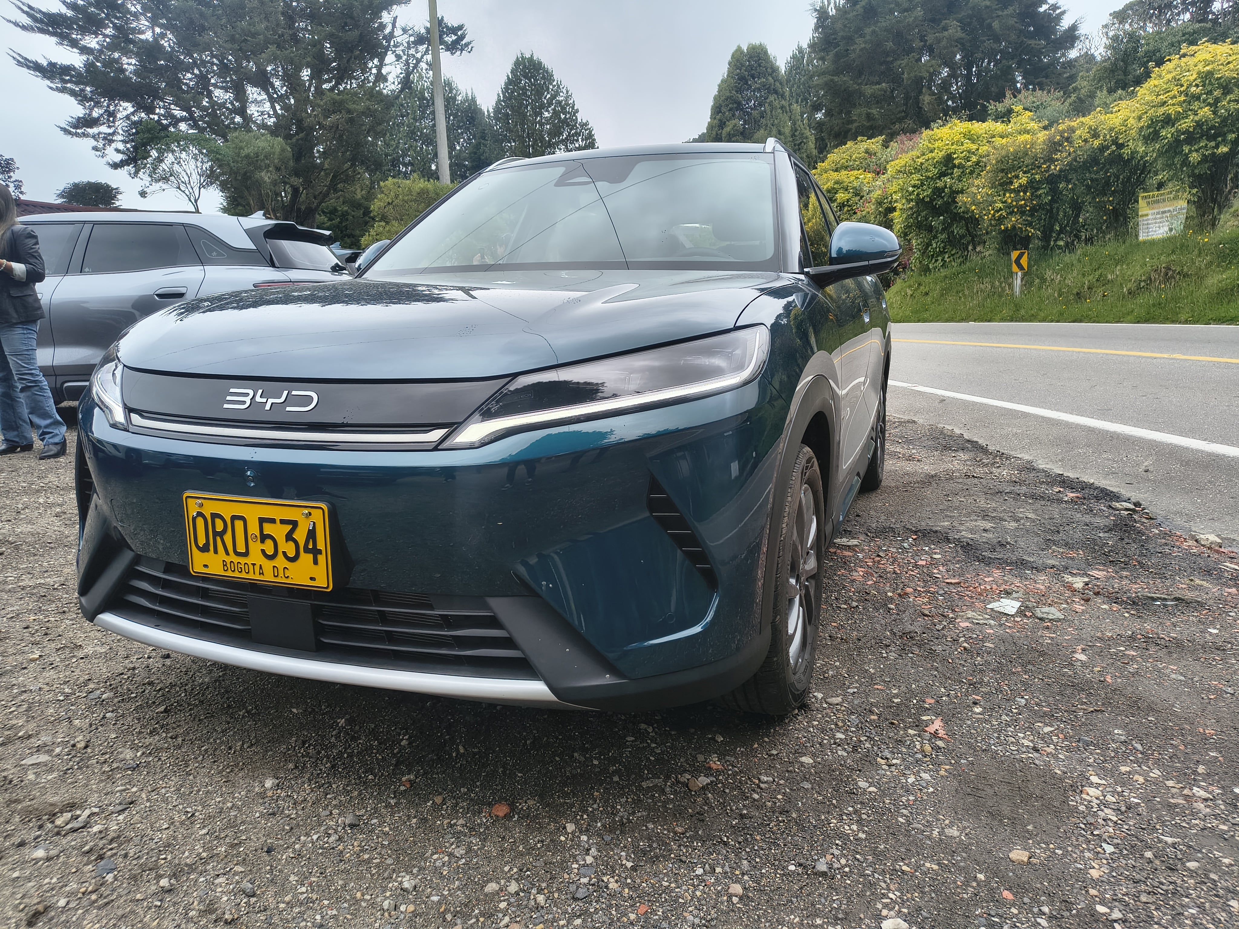 La BYD Yuan Up DM-i combina motor eléctrico, batería y un motor a gasolina de 1,5 litros para ofrecer una hibridación inteligente.