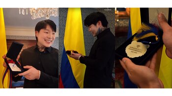 Zion Hwang recibió una medalla con forma de tigre y una tarjeta con los nombres del presidente y la primera dama - @cancilleriacol/ Intagram