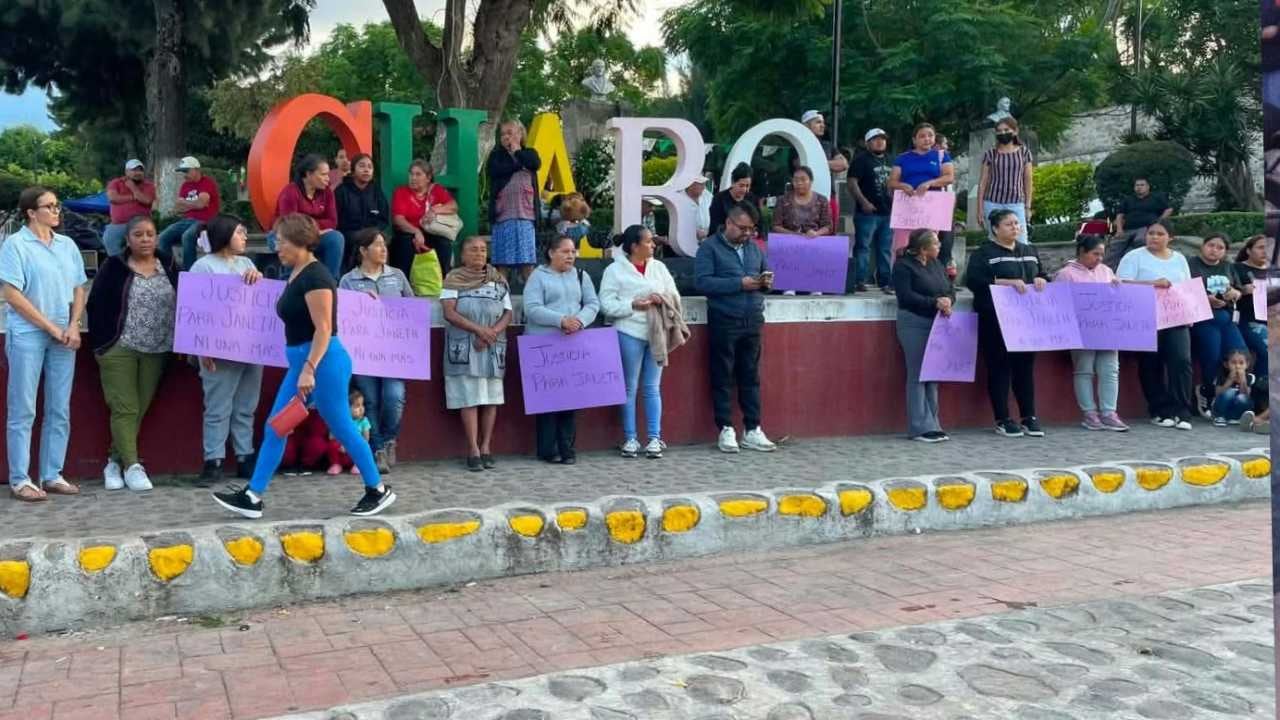 Familiares y amigos de Janeth N se manifestaron en el centro de Charo para exigir justicia. (X @RED_Michoacan)