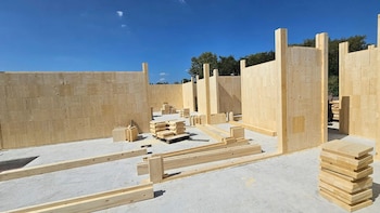 Estructura de una vivienda con los bloques prefabricados de la empresa alemana. (NiTO Holzstein)