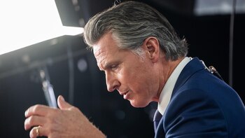 El gobernador de California promulga
