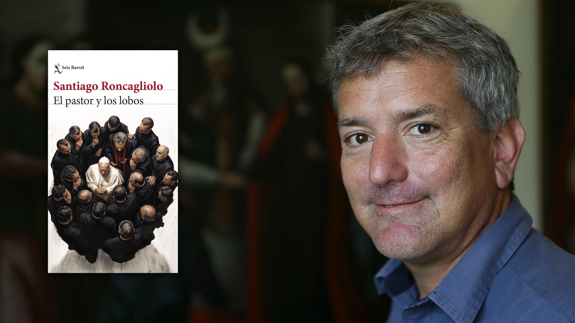 El escritor peruano Santiago Roncagliolo posa junto a la portada de su libro El pastor y los lobos, publicado por Seix Barral.