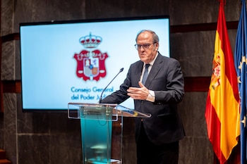 06/03/2026 El Defensor del Pueblo, Ángel Gabilondo, durante el acto de entrega de los XX Premios anuales del Observatorio contra la Violencia Doméstica y de Género, a 6 de marzo de 2026, en Madrid (España). En esta edición, los galardonados son Aminata Soucko, activista maliense que, víctima de mutilación genital y tras haber sufrido el maltrato por un esposo violento, se ha convertido en la primera mujer de su comunidad en denunciar la violencia de género; el abogado penalista Adolfo Barreda Salamanca, por una larga trayectoria profesional centrada de forma muy activa en la defensa del derecho a la igualdad entre mujeres y hombres; y el Defensor del Pueblo, por su trabajo pionero en la lucha contra la violencia de género.
POLITICA
Gabriel Luengas - Europa Press