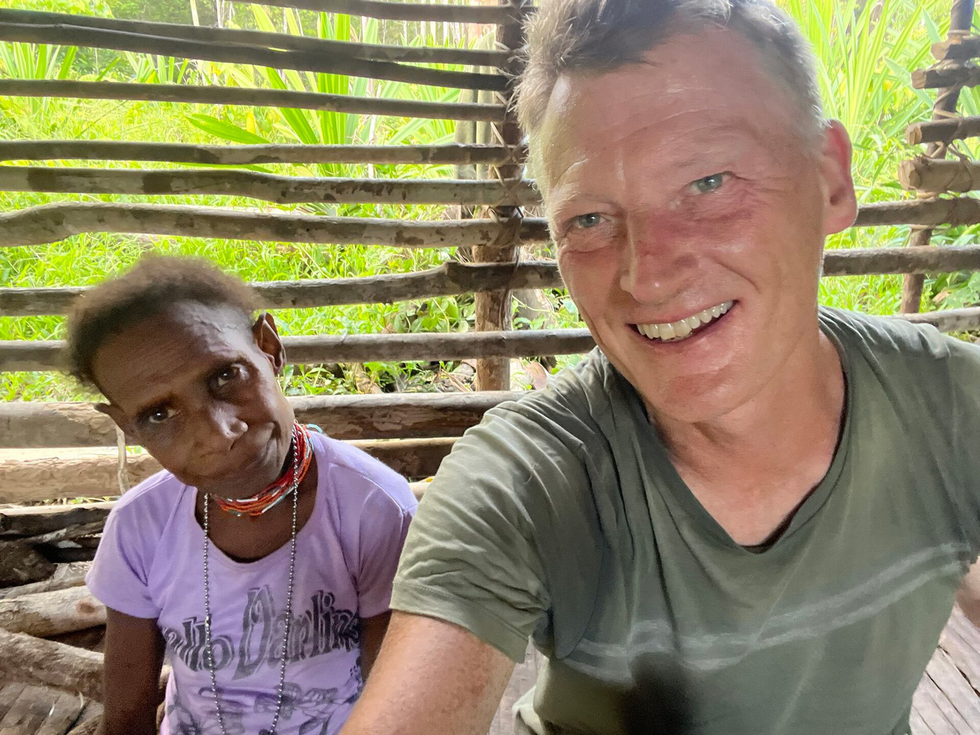 Durante su travesía, Allen destacó la hospitalidad de las comunidades locales y criticó los estereotipos sobre Papúa Nueva Guinea (@benedictallen)