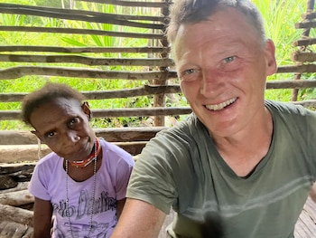 Veinte días perdido entre tribus: la historia del explorador que volvió de la selva con malaria, dengue y al borde del colapso