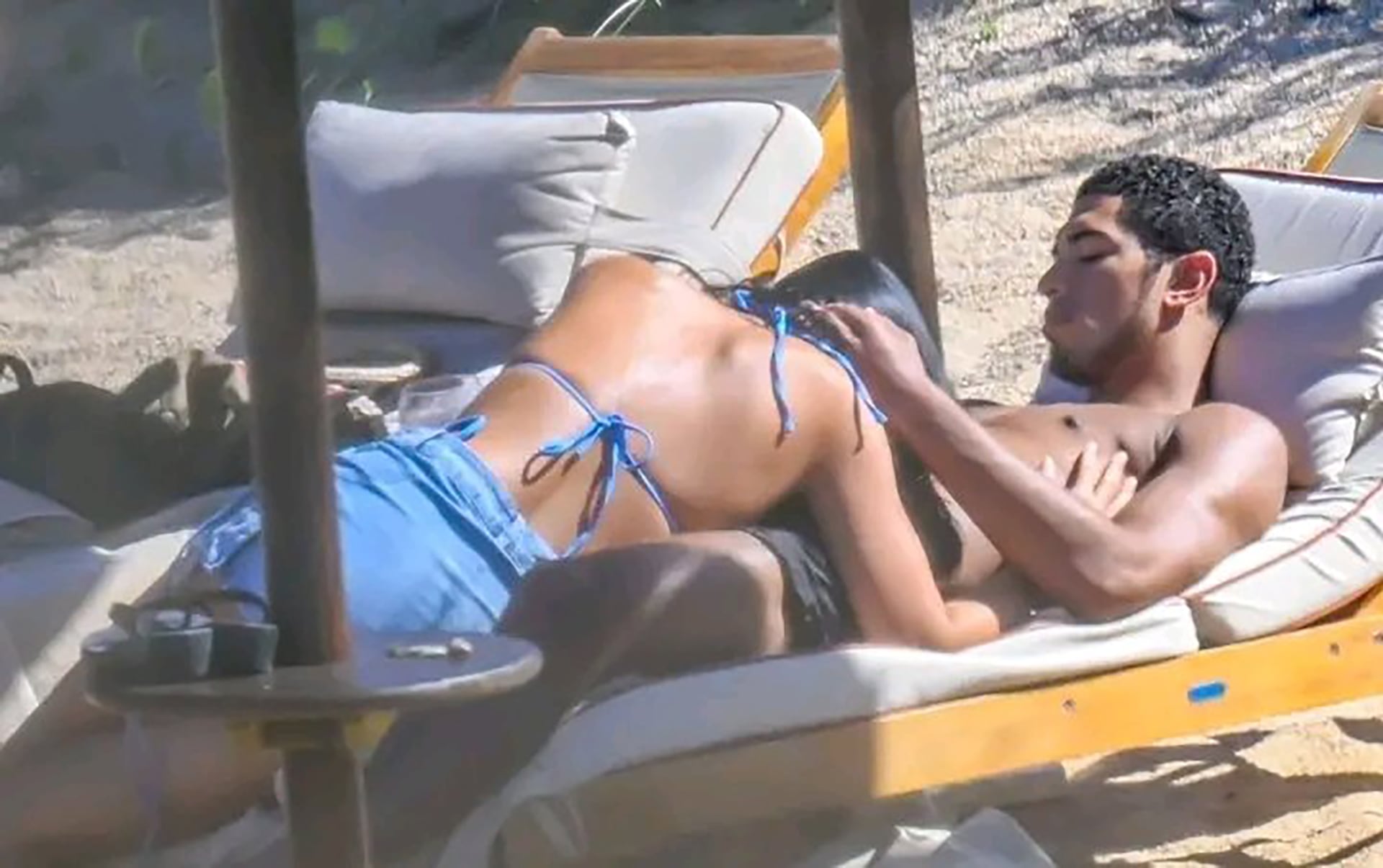 La modelo es cinco años mayor